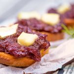 Bruschetta con Confettura di cipolle rosse