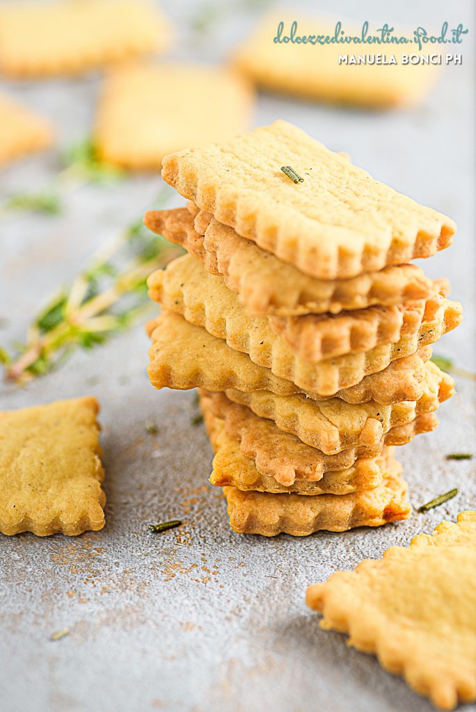 Biscotti al parmigiano (4)